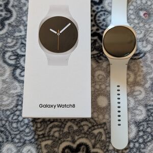 Samsung Galaxy Watch8 - Silver and White Bluetooth